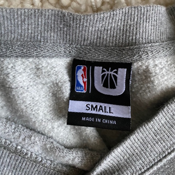 Lakers Small Crewneck Sweater. - Picture 7 of 9